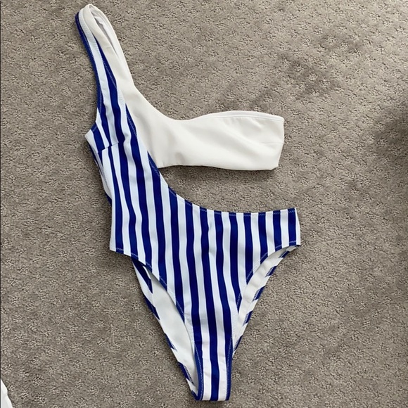 Kendall & Kylie Other - *NEVER BEEN WORN* color block swimsuit